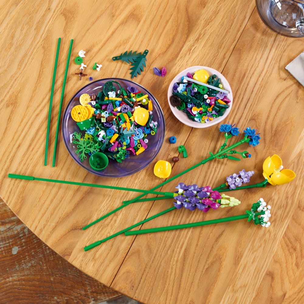 LEGO® Icons - Букет диви цветя (10313)