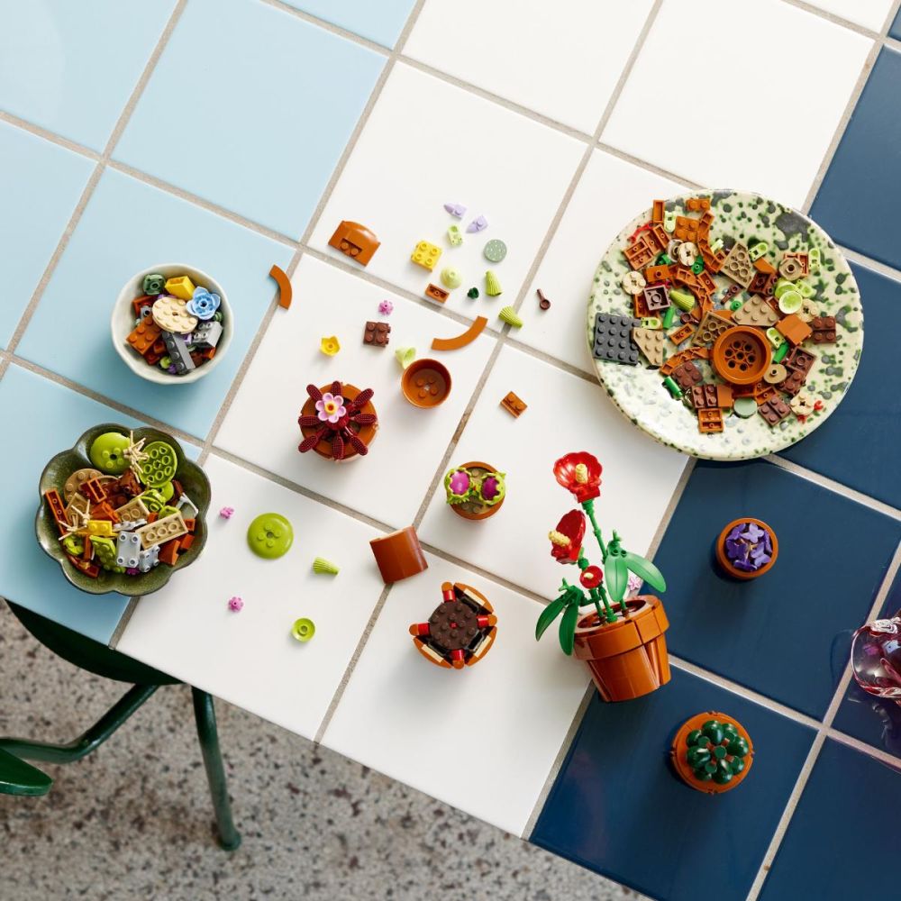 LEGO® Icons - Малки растения (10329)