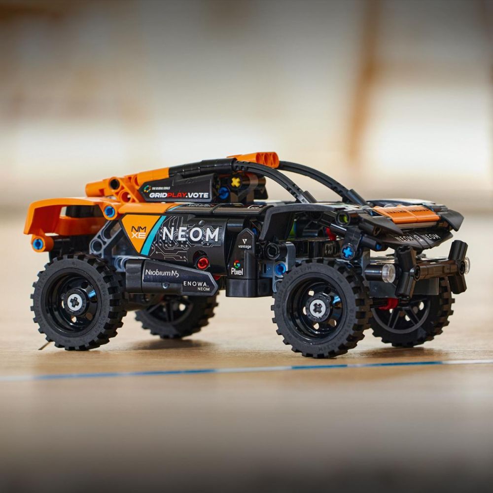 LEGO® Technic - Състезателна кола NEOM McLaren Extreme E (42166)