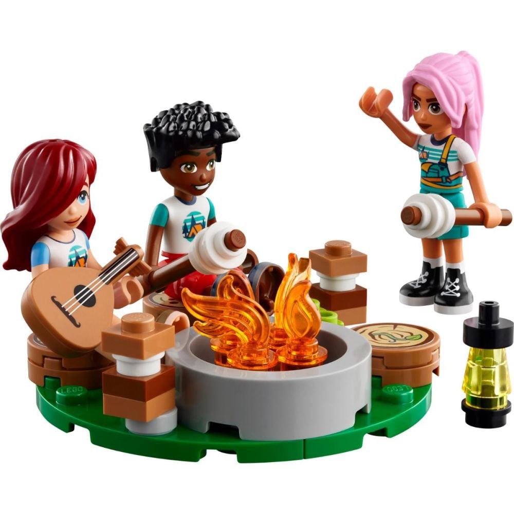 LEGO® Friends - Лагер за приключения – уютните хижи (42624)