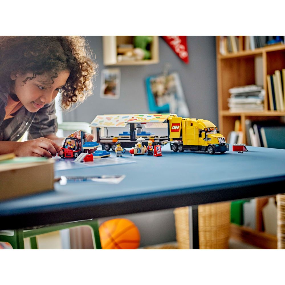 LEGO® City - Жълт камион за доставки (60440)