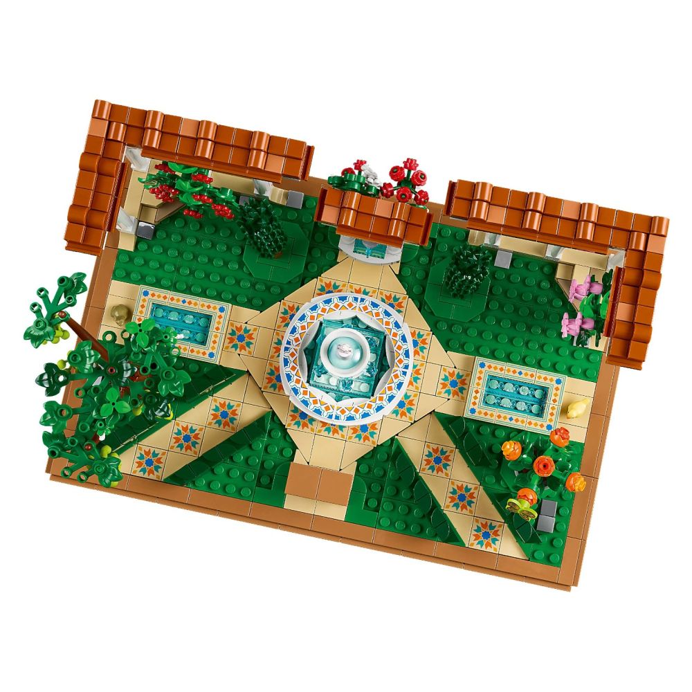 LEGO® Icons - Градина с фонтан (10359)