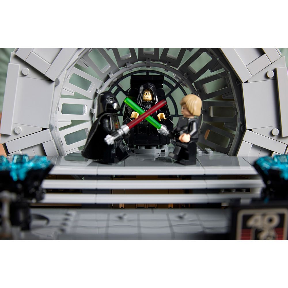 LEGO® Star Wars - Диорама на тронната зала на Императора (75352)