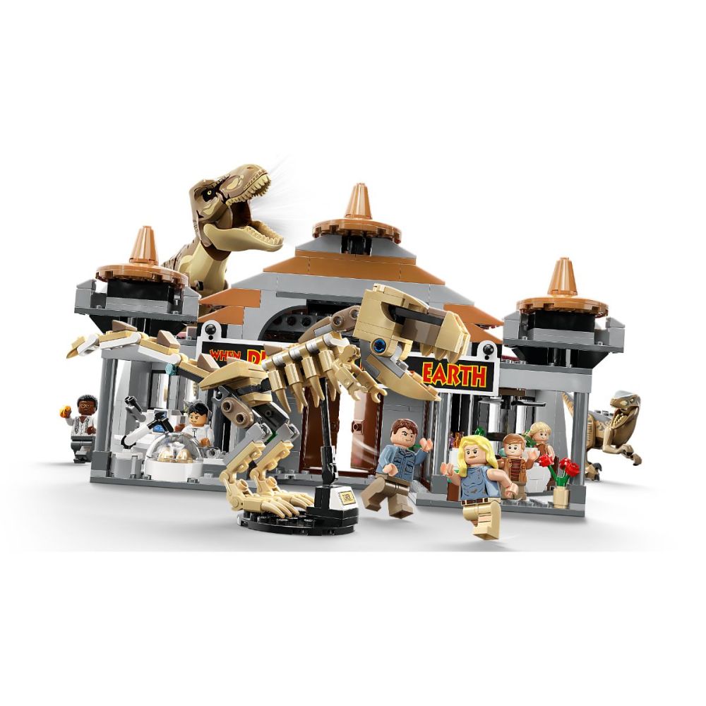 LEGO® Jurassic Park - Център за посетители: Нападение на тиранозавър рекс и раптор (76961)