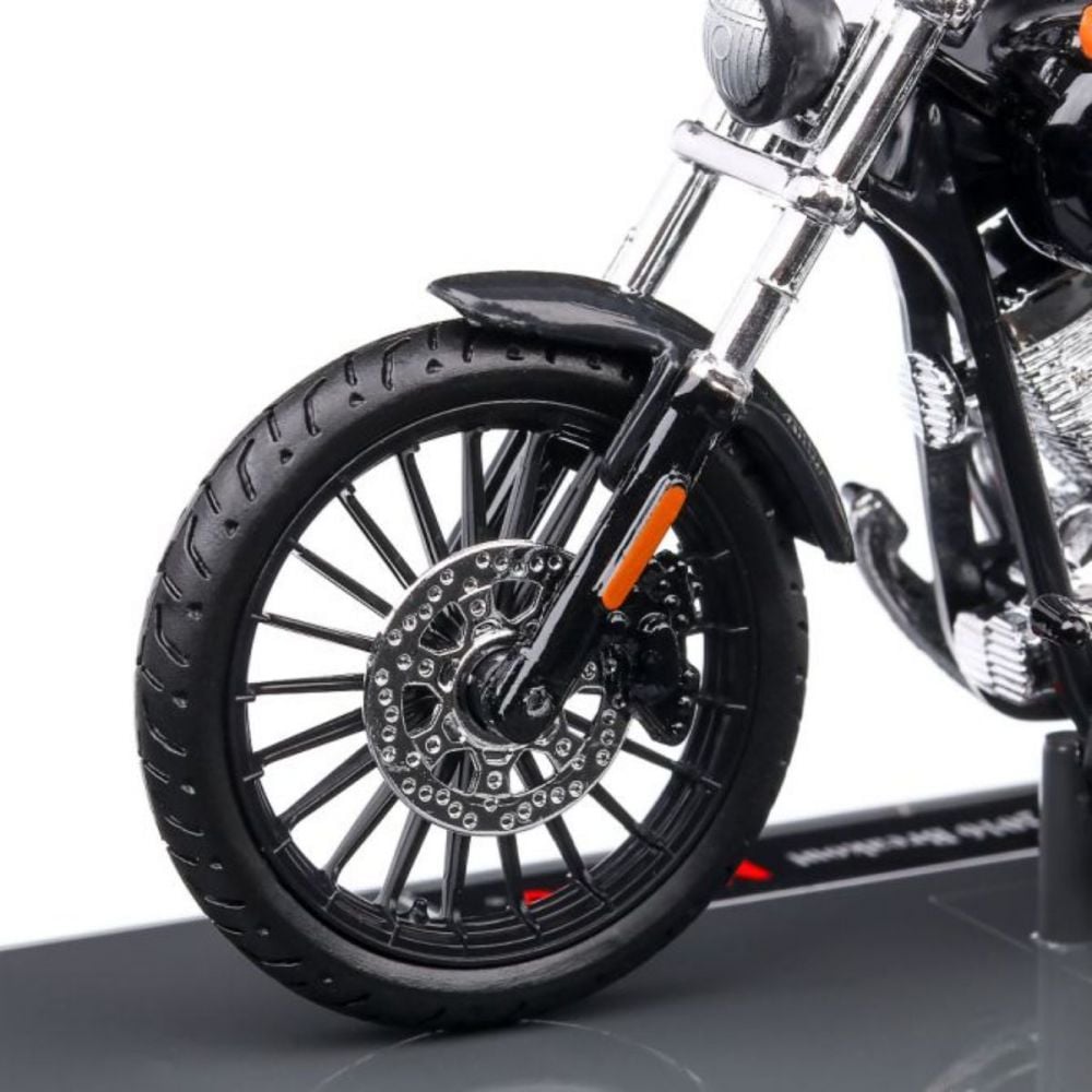 Мотоциклет Maisto Harley-Davidson, 1:18-Модел 2016 Breakout