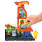 Автомобилна бензиностанция с включена количка, Hot Wheels, 1:64, HTN79