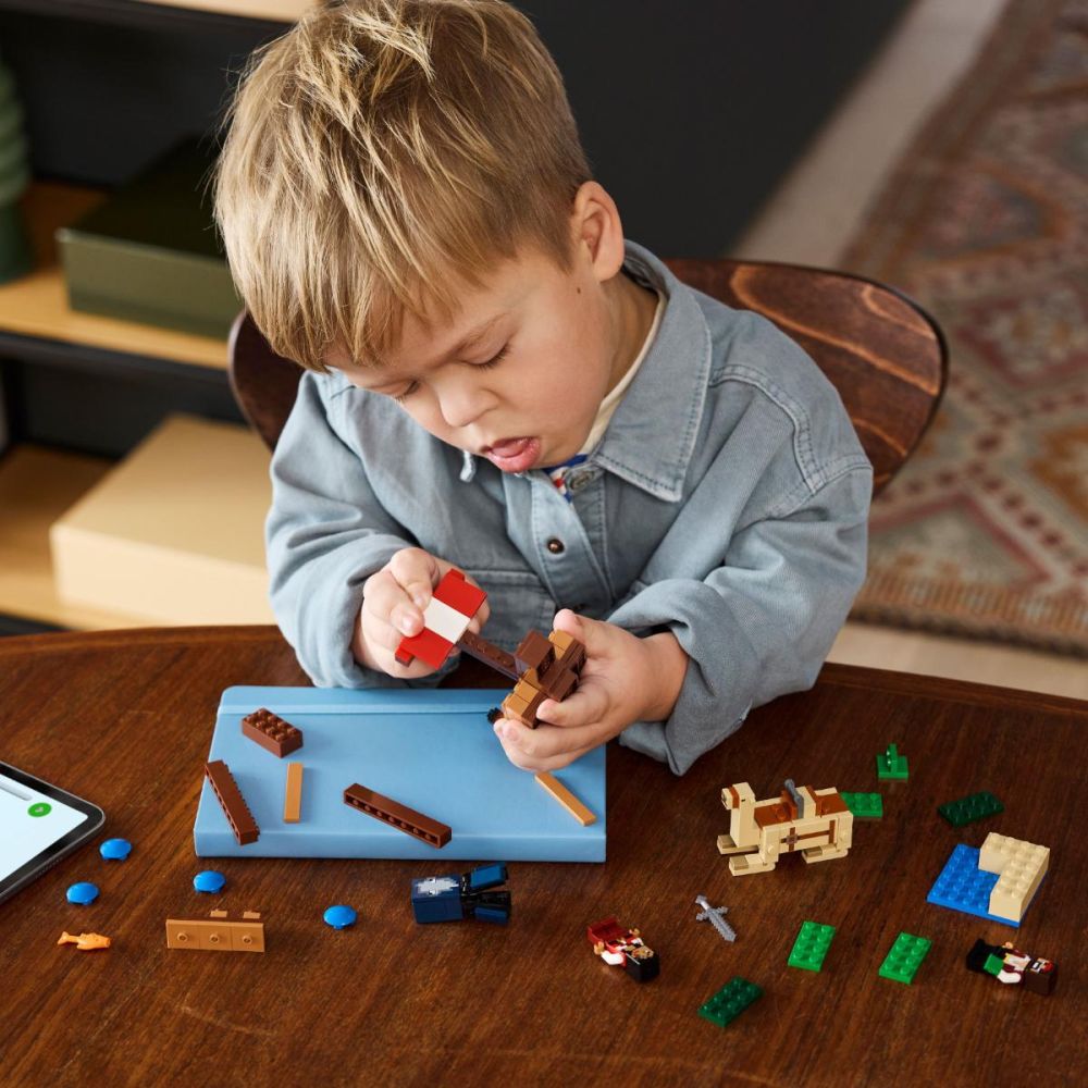 LEGO® Minecraft - Пътуването на пиратския кораб (21259)