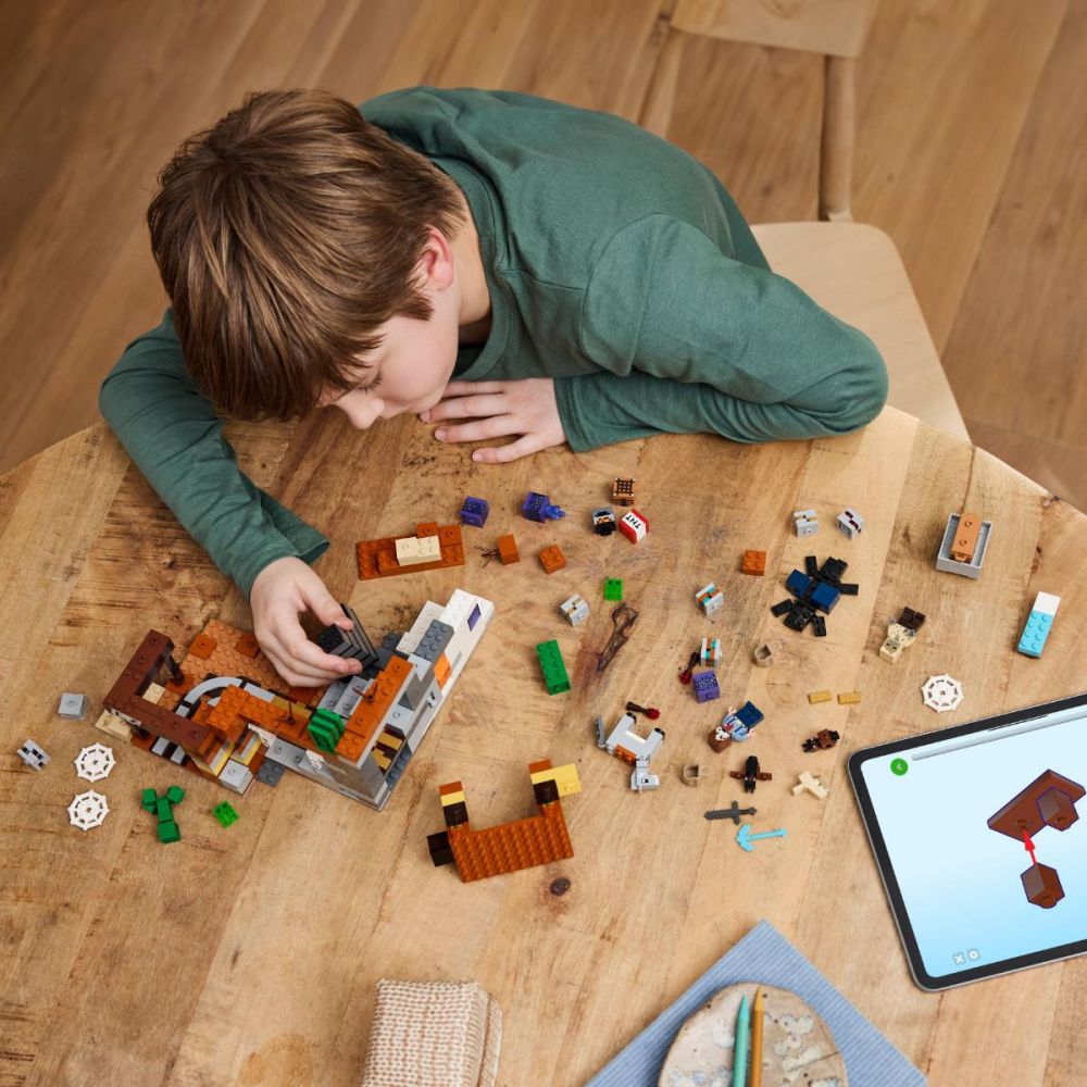 LEGO® Minecraft - Миньорска шахта в неплодородните земи (21263)