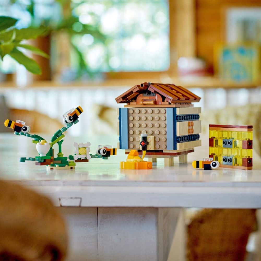 LEGO® Creator - Къщичка за птици (31143 )