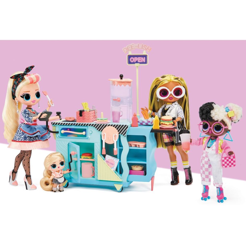 LOL Surprise OMG House of Surprises, To Go Dinner с Кукла Miss Sundae и 45 изненади