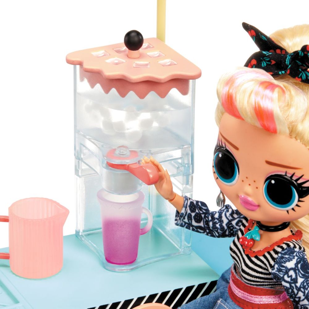 LOL Surprise OMG House of Surprises, To Go Dinner с Кукла Miss Sundae и 45 изненади