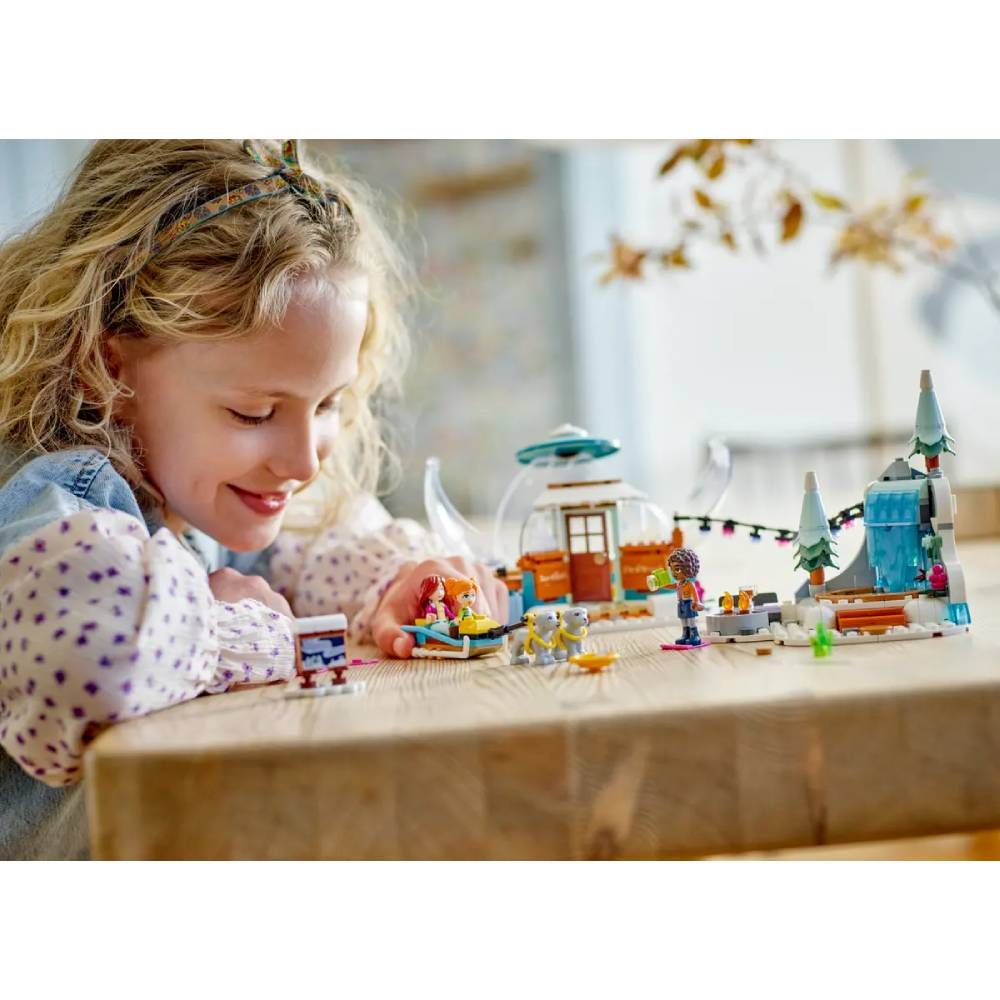 LEGO® Friends - Празнично приключение с иглу (41760)