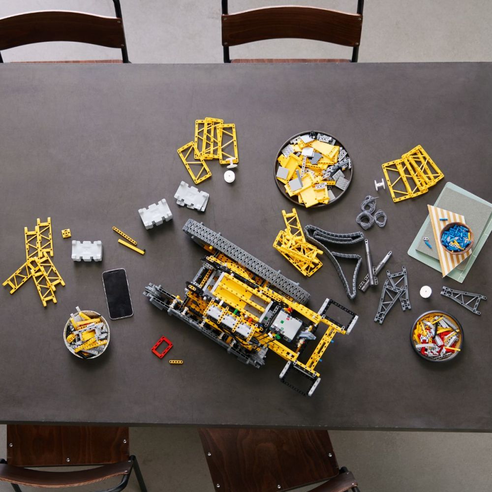 LEGO® Technic - Кран с гъсеничен ход Liebherr LR 13000 (42146)