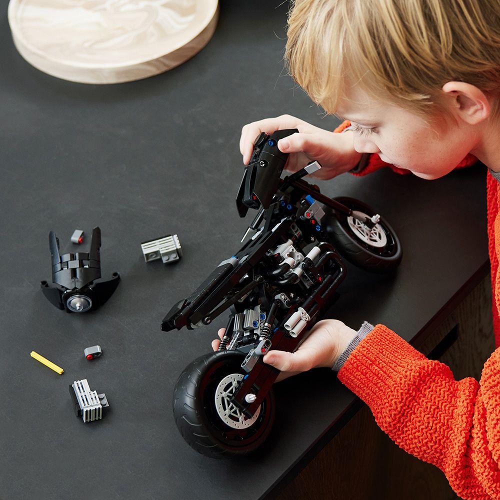 LEGO® Technic - БАТМАН БАТМОТОР (42155)
