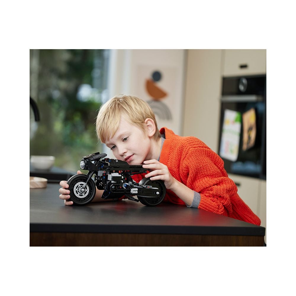 LEGO® Technic - БАТМАН БАТМОТОР (42155)