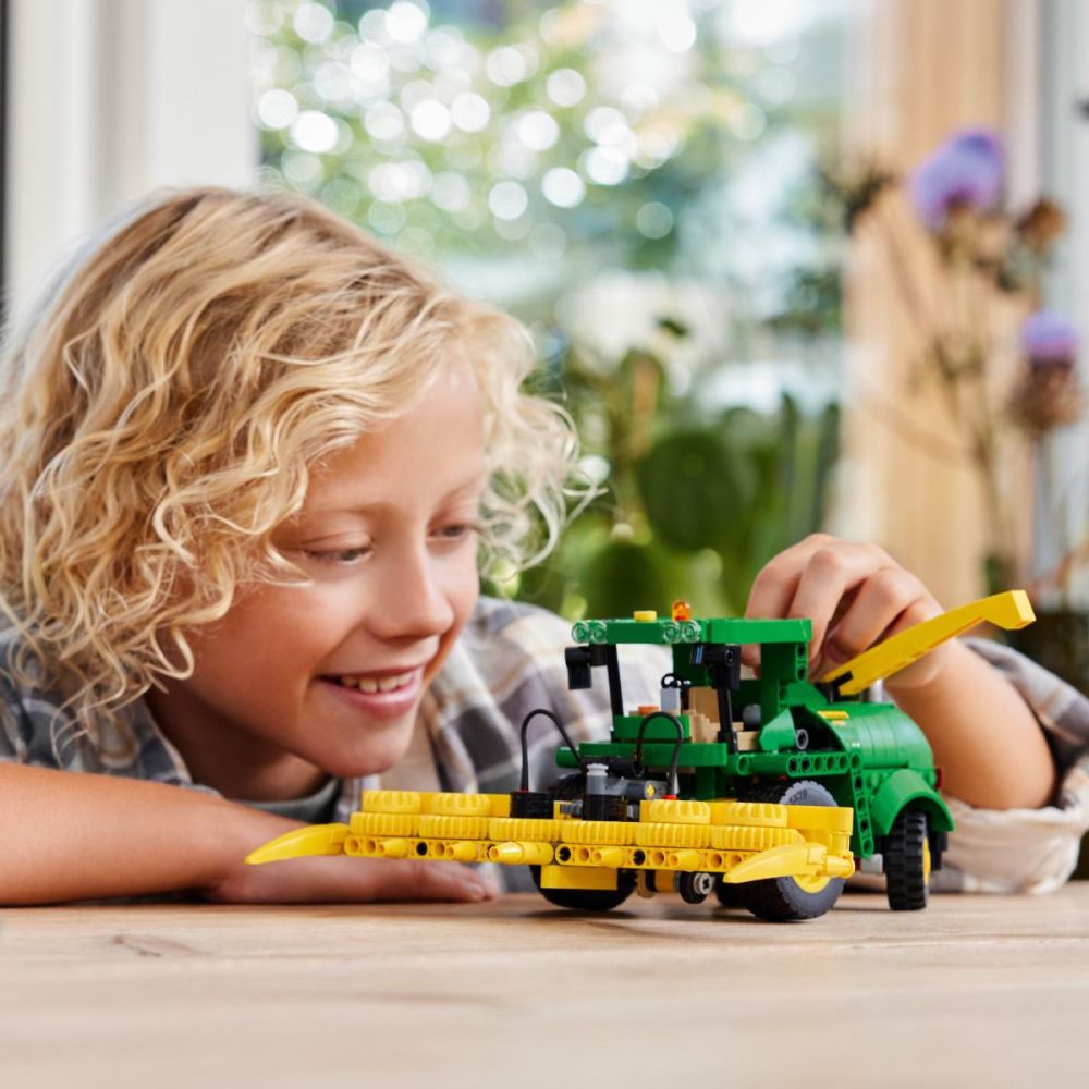 LEGO® Technic - John Deere 9700 Forage Harvester (42168)