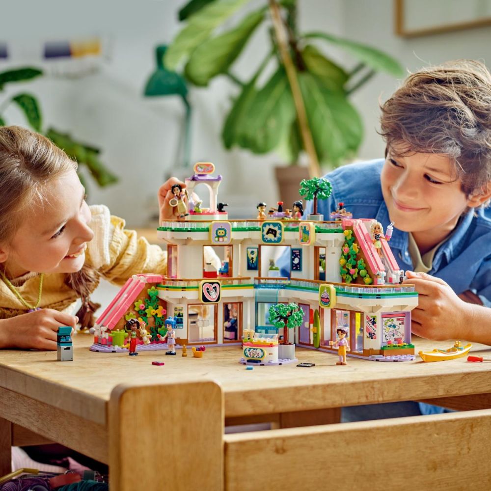 LEGO® Friends - Молът в Хартлейк Сити (42604)