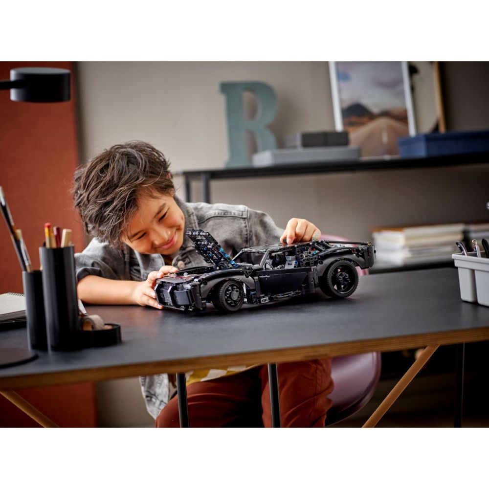 LEGO® Technic - Batman Batmobile (42127)