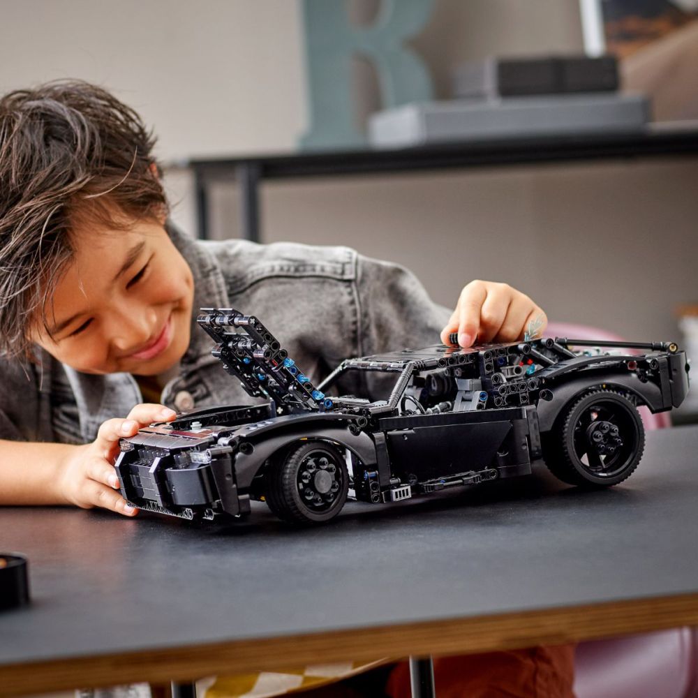 LEGO® Technic - Batman Batmobile (42127)
