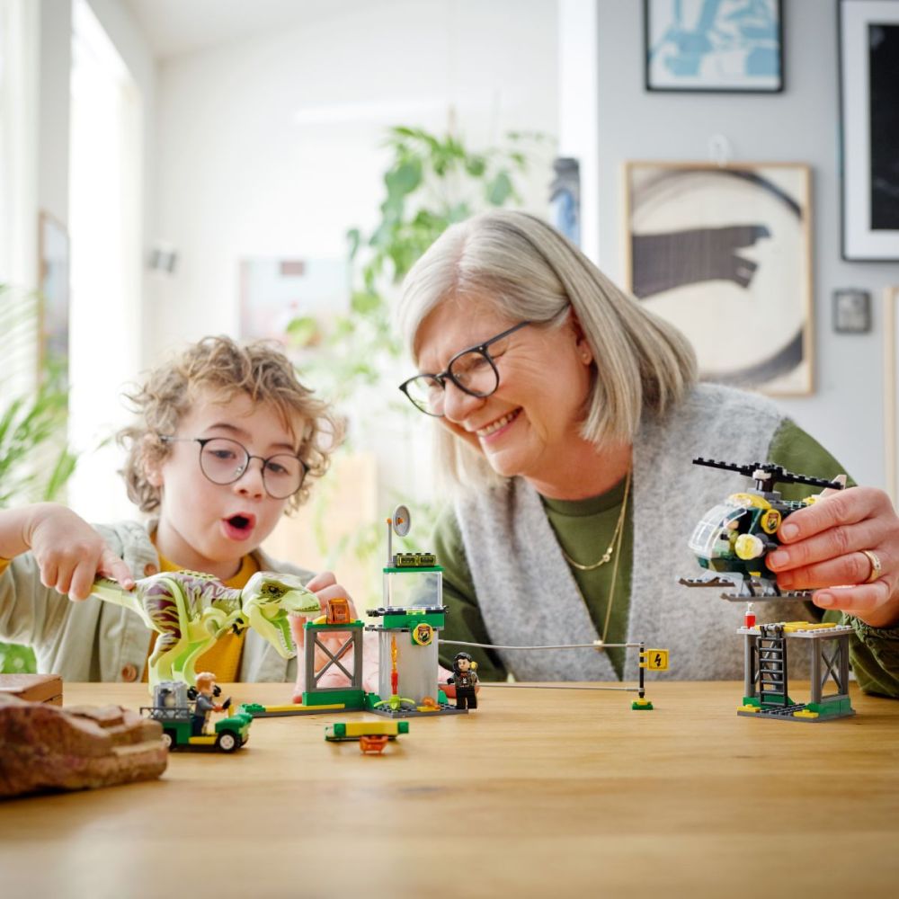 LEGO® Jurassic World - Бягство на тиранозавър рекс (76944)