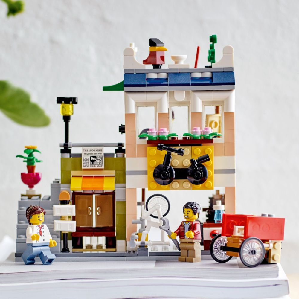 Lego® Creator - 3 in 1 Магазин за нудълс в центъра (31131)