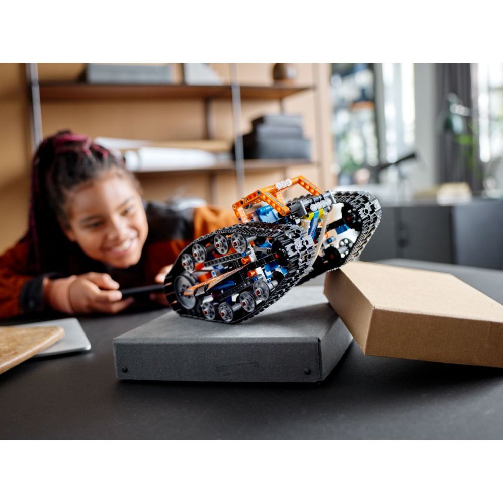 LEGO® Technic - Превозно средство, което се трансформира (с приложение) (42140)