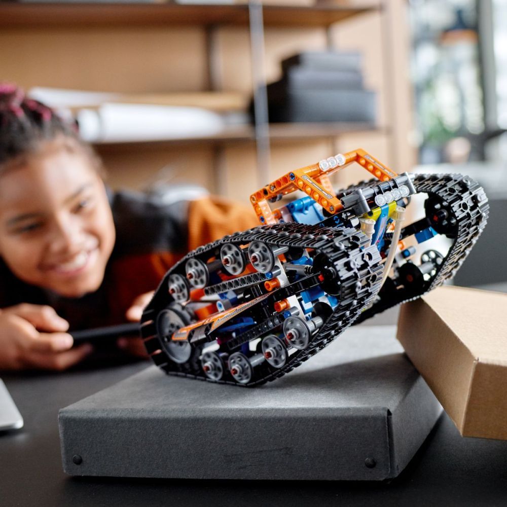 LEGO® Technic - Превозно средство, което се трансформира (с приложение) (42140)