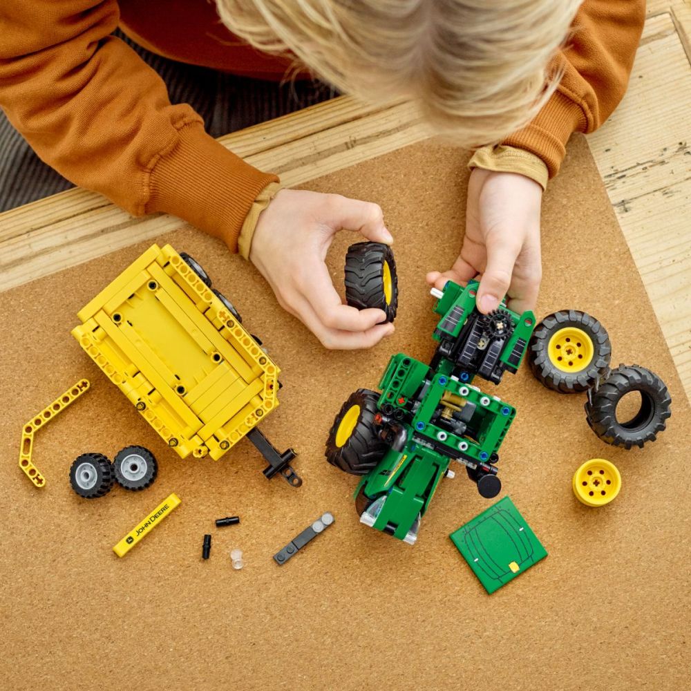 LEGO® Technic - Трактор John Deere 9620R 4WD (42136)