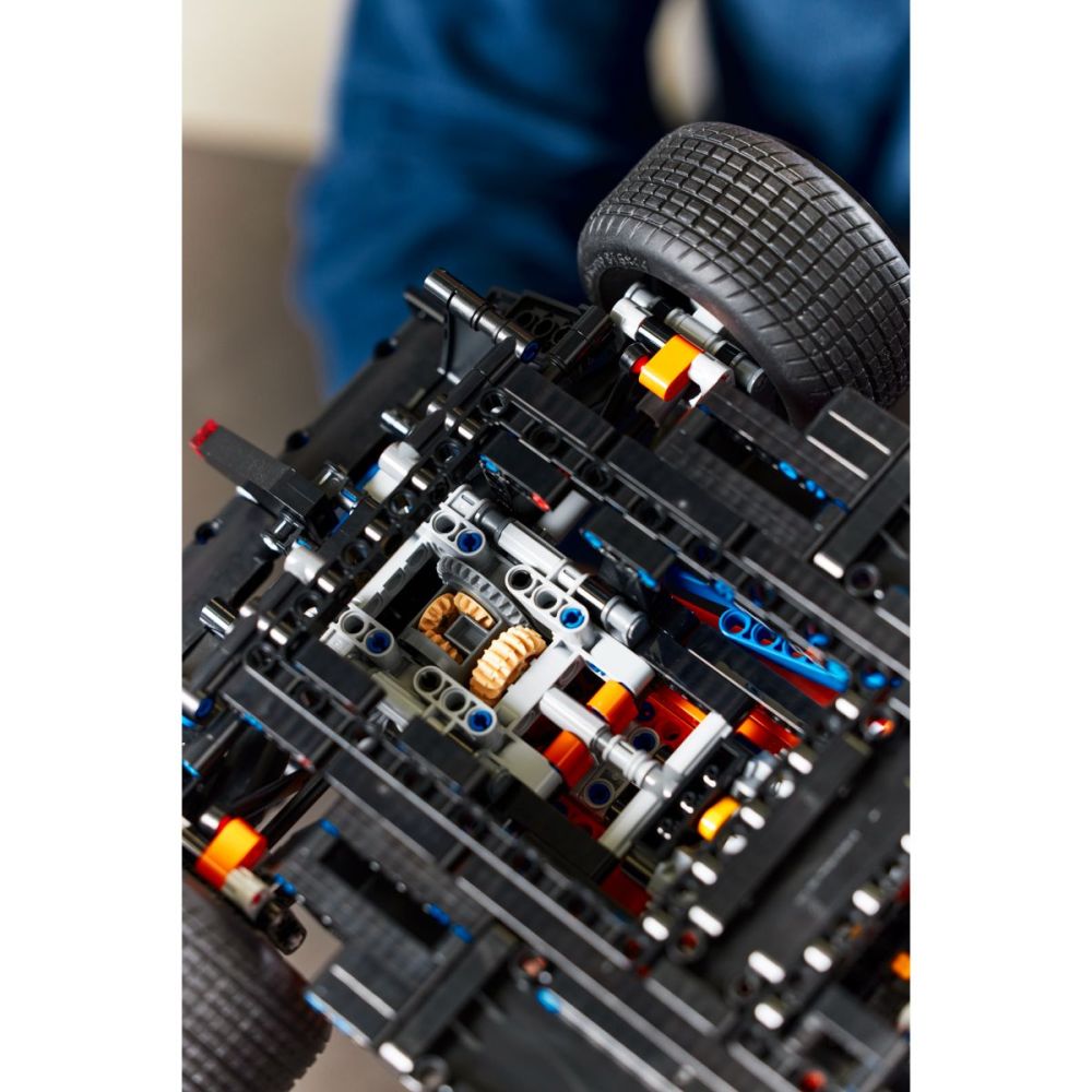 LEGO® Technic - Състезателна кола McLaren Formula 1™ (42141)