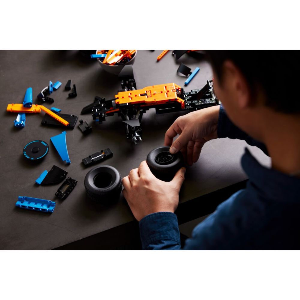 LEGO® Technic - Състезателна кола McLaren Formula 1™ (42141)