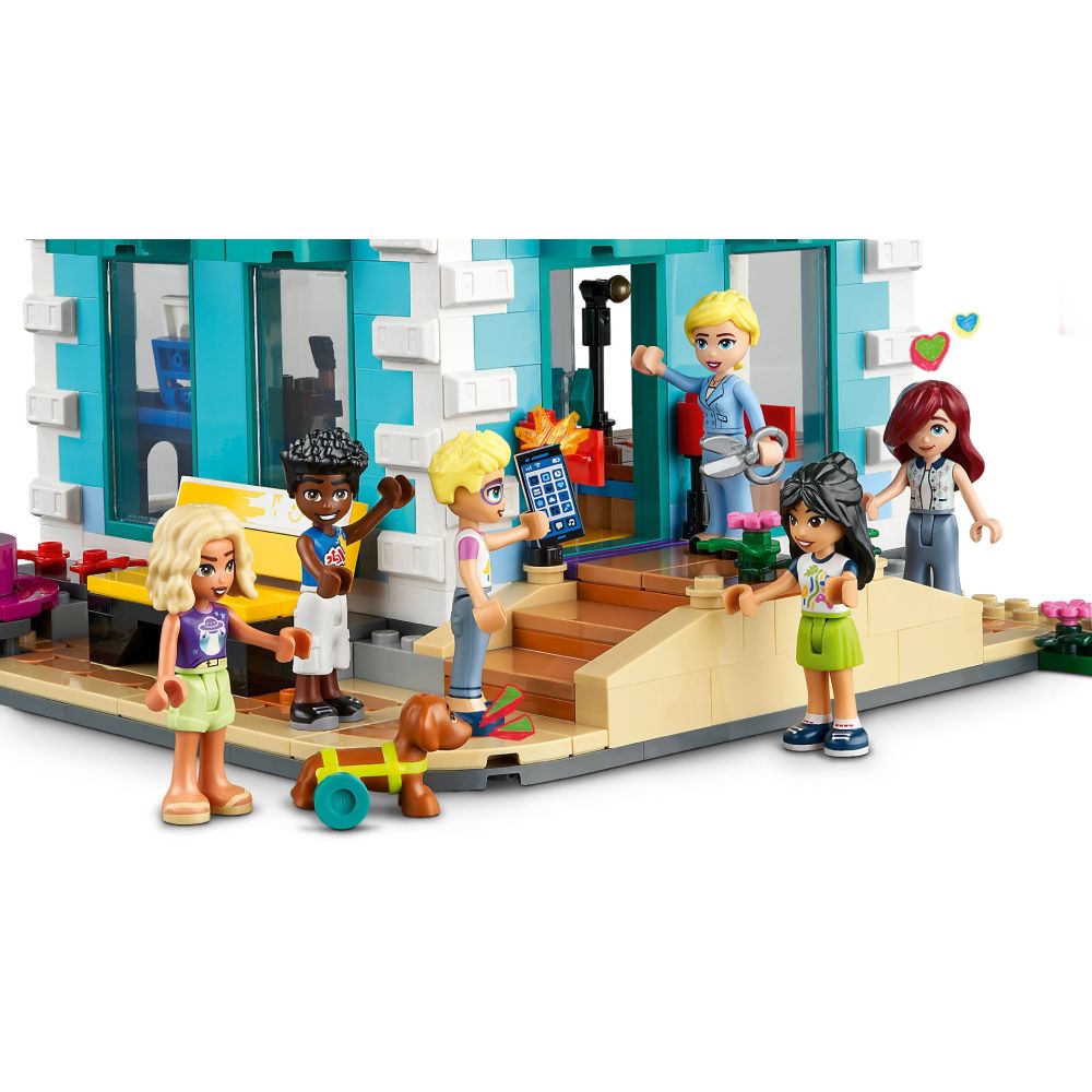 LEGO® Friends - Обществен център Хартлейк Сити (41748)