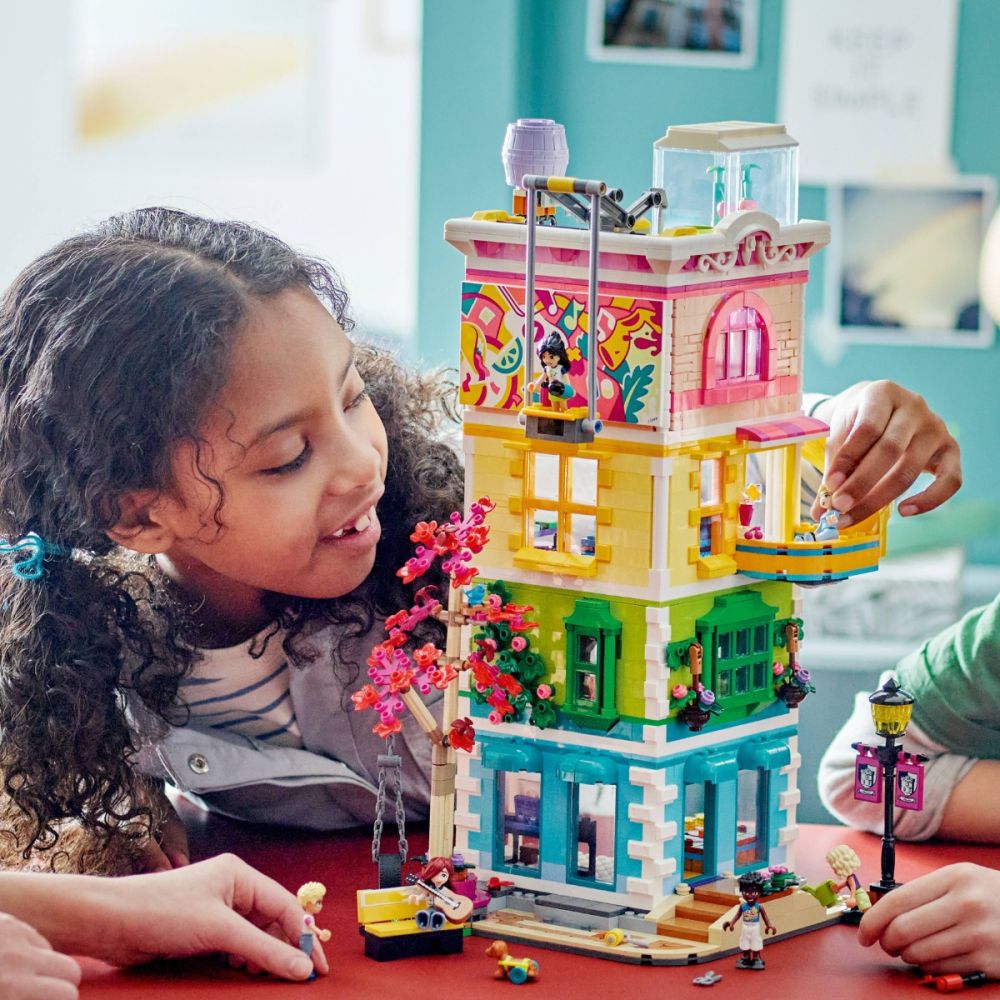 LEGO® Friends - Обществен център Хартлейк Сити (41748)