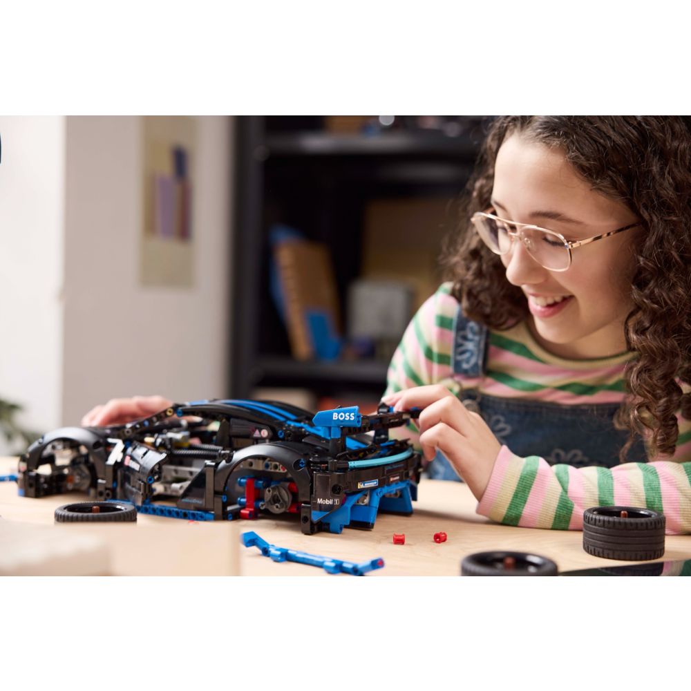 LEGO® Technic - Състезателна кола Porsche GT4 e-Performance (42176)