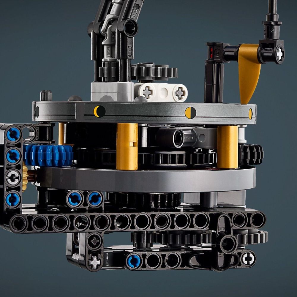 LEGO® Technic - Планетата Земя с Луната в орбита (42179)