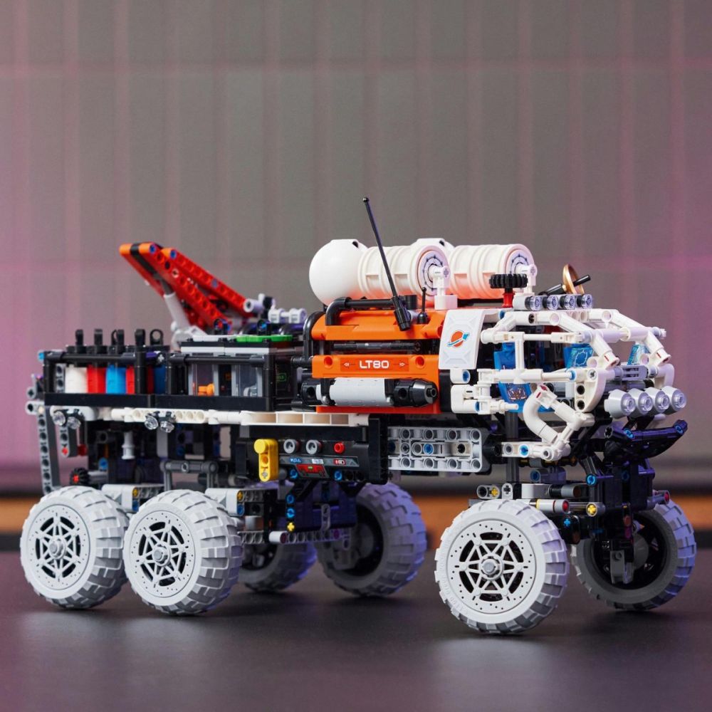 LEGO® Technic -  Изследователски всъдеход и екипаж на Марс (42180)