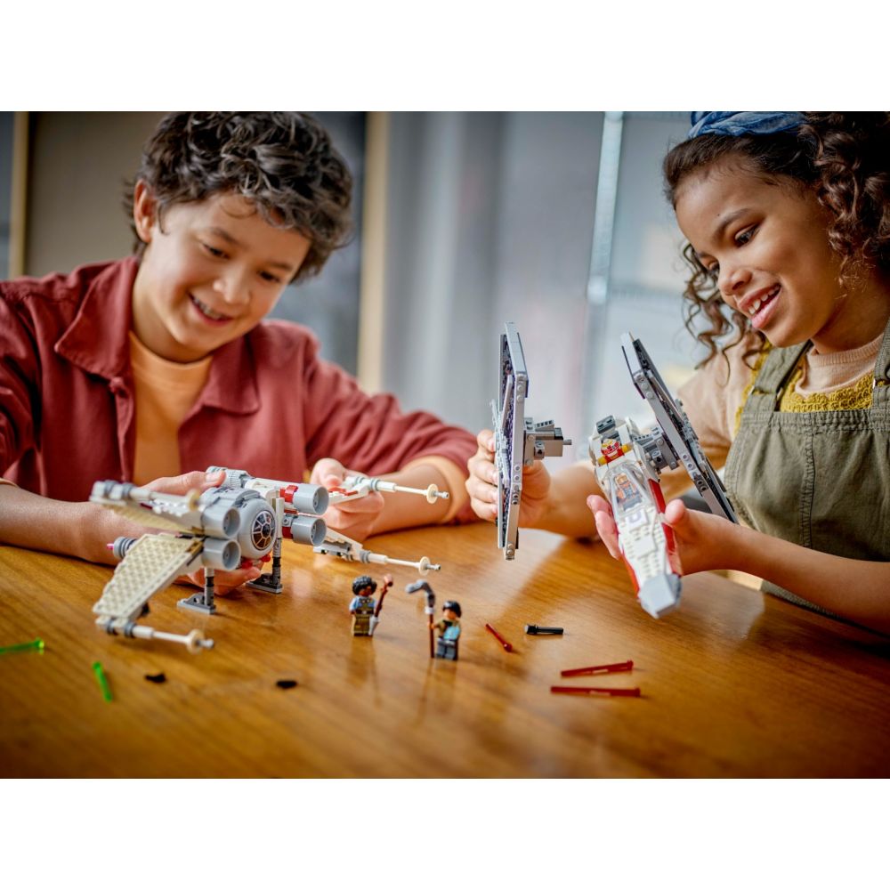 LEGO® Star Wars - Пакет с гости TIE Fighter & X-Wing (75393)