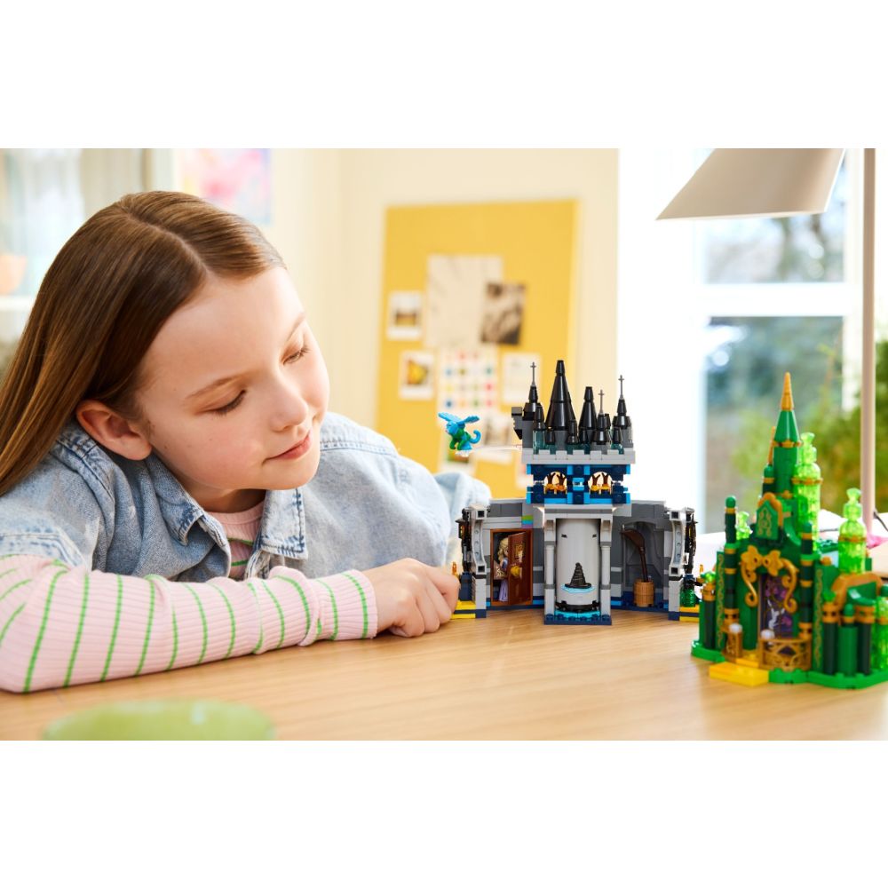 LEGO® Wicked - Изумруденият град и дворецът Киамо Ко (75689)