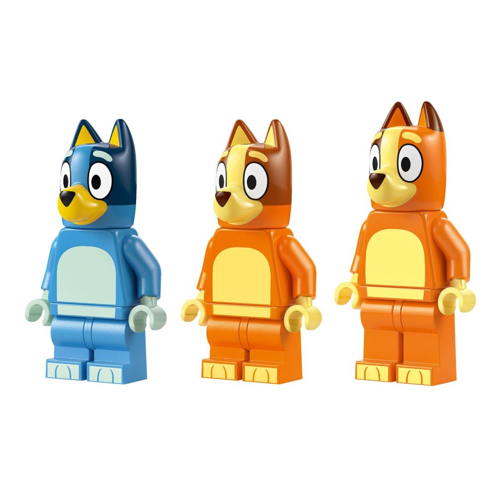 LEGO® Bluey - Пътуване до плажа със семейната кола на Блуи (11202)