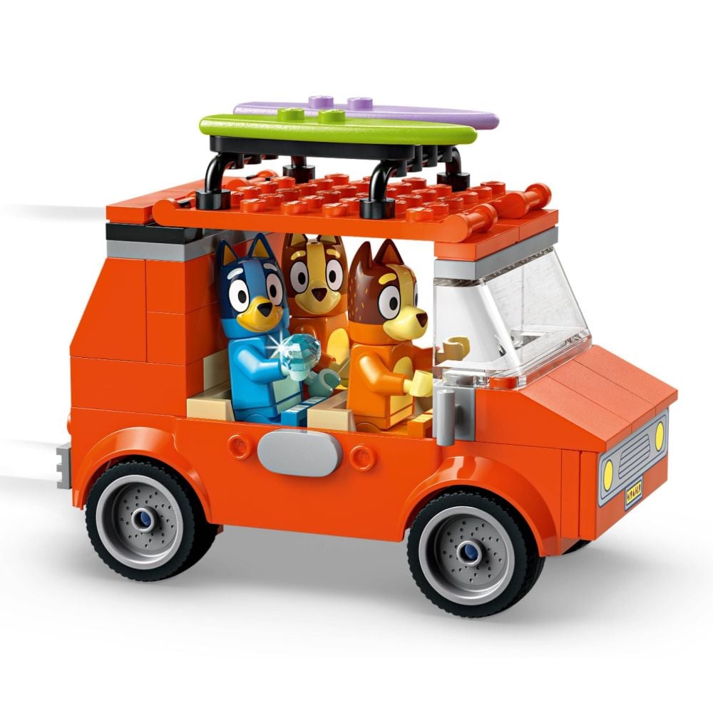 LEGO® Bluey - Пътуване до плажа със семейната кола на Блуи (11202)