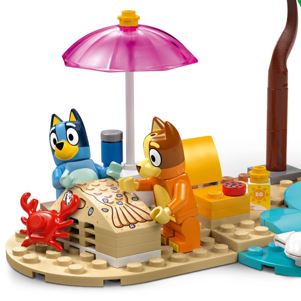 LEGO® Bluey - Пътуване до плажа със семейната кола на Блуи (11202)