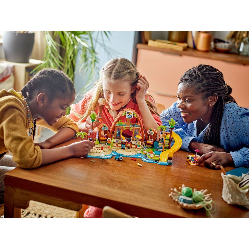 LEGO® Friends - Семейна почивка в плажния курорт (42673)