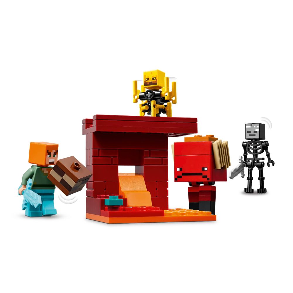 LEGO® Minecraft - Битка в пъклената лава (21266)