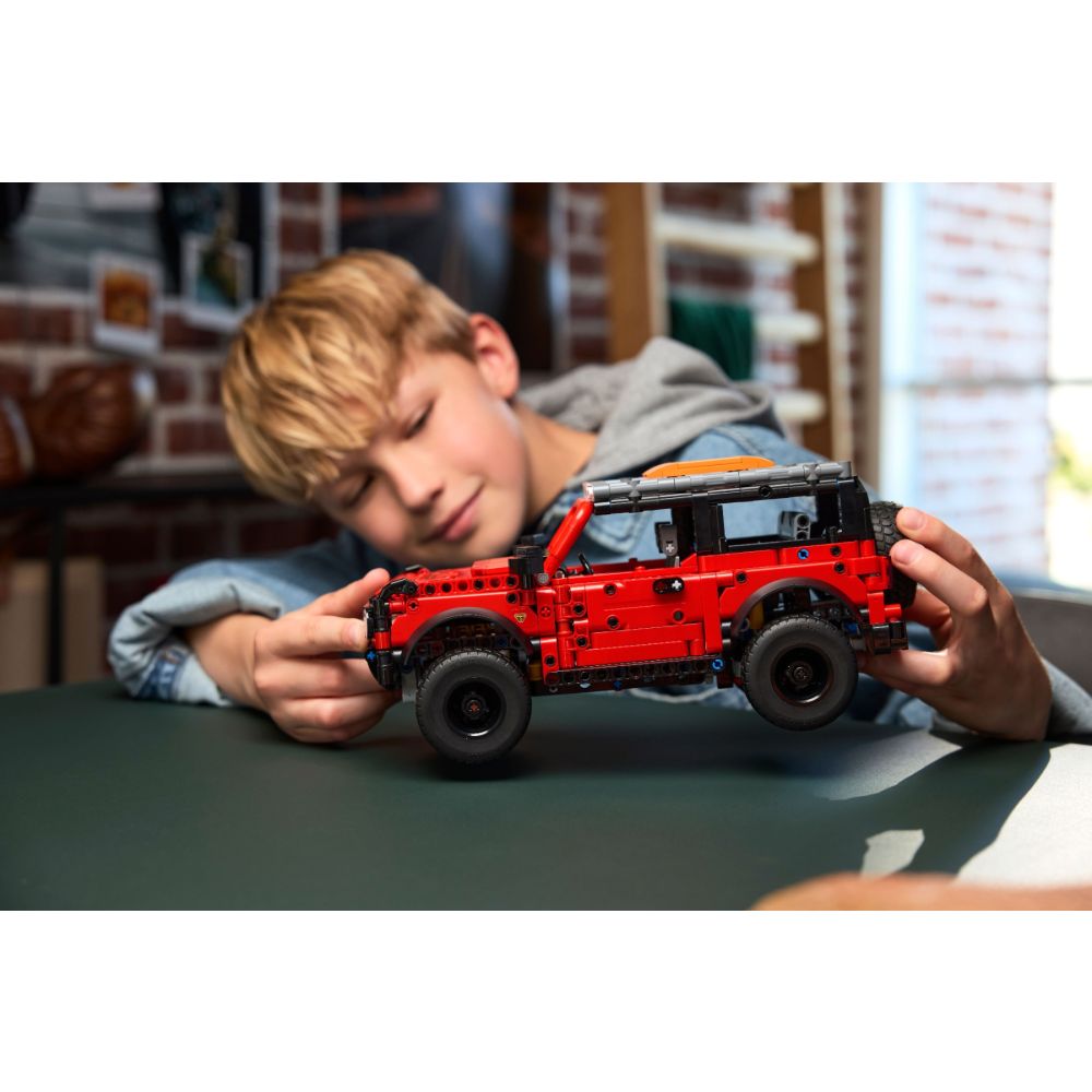 LEGO® Technic - Джип Ford Bronco® (42213)