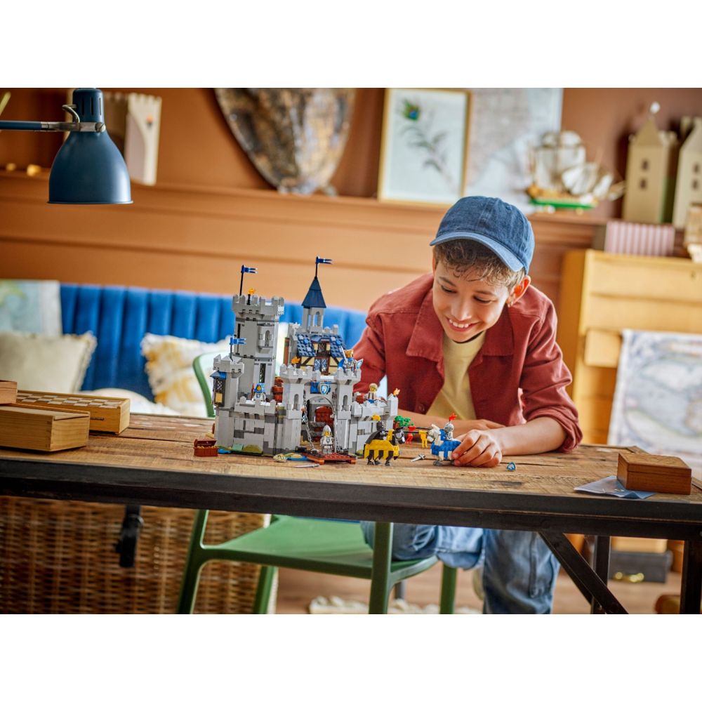 LEGO® Creator - Средновековен замък на конния рицар (31168)