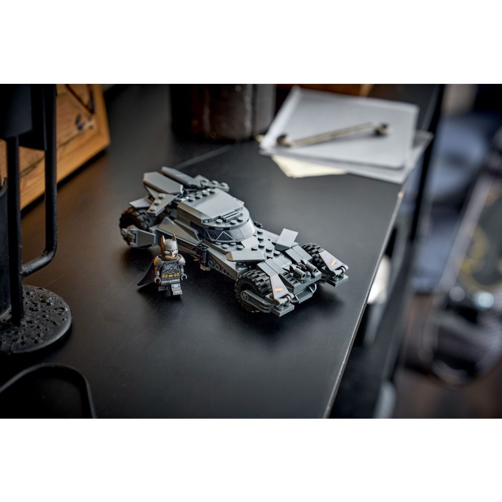 LEGO® Super Heroes - Батман срещу Супермен: Батмобил (76331)