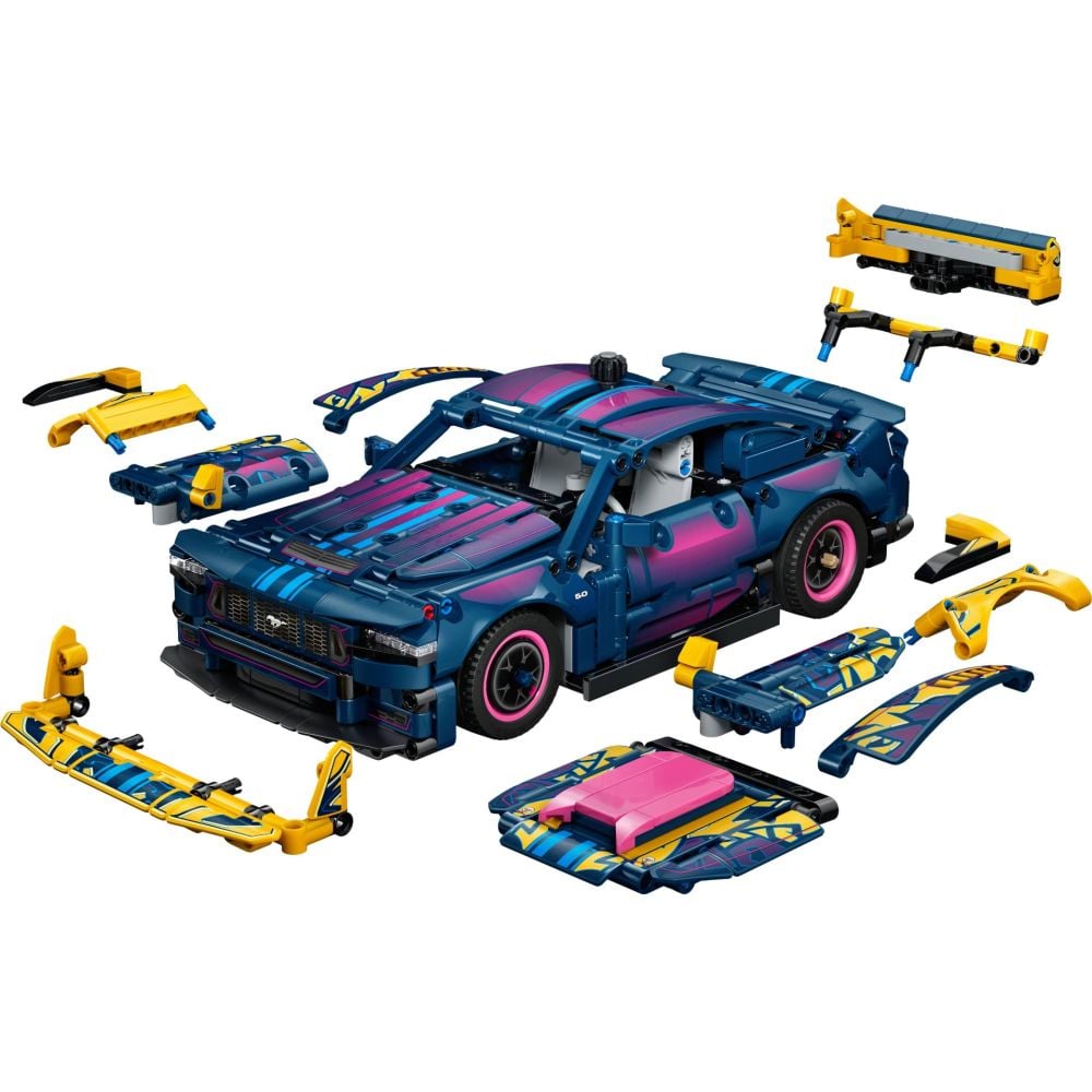 LEGO® Technic - Кола с персонализиран гараж Ford Mustang GT (42236)