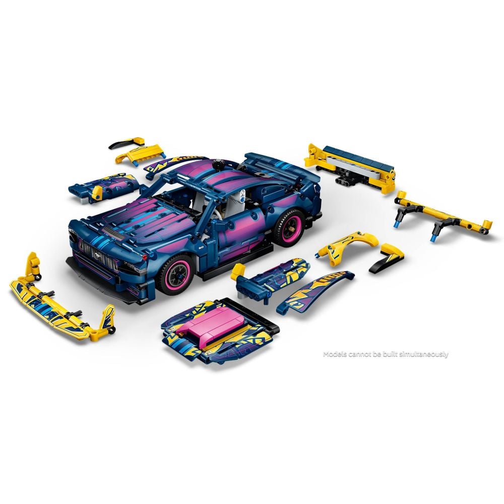 LEGO® Technic - Кола с персонализиран гараж Ford Mustang GT (42236)