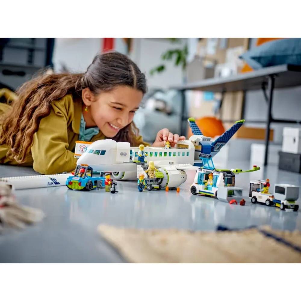 LEGO® City - Пътнически самолет (60367)