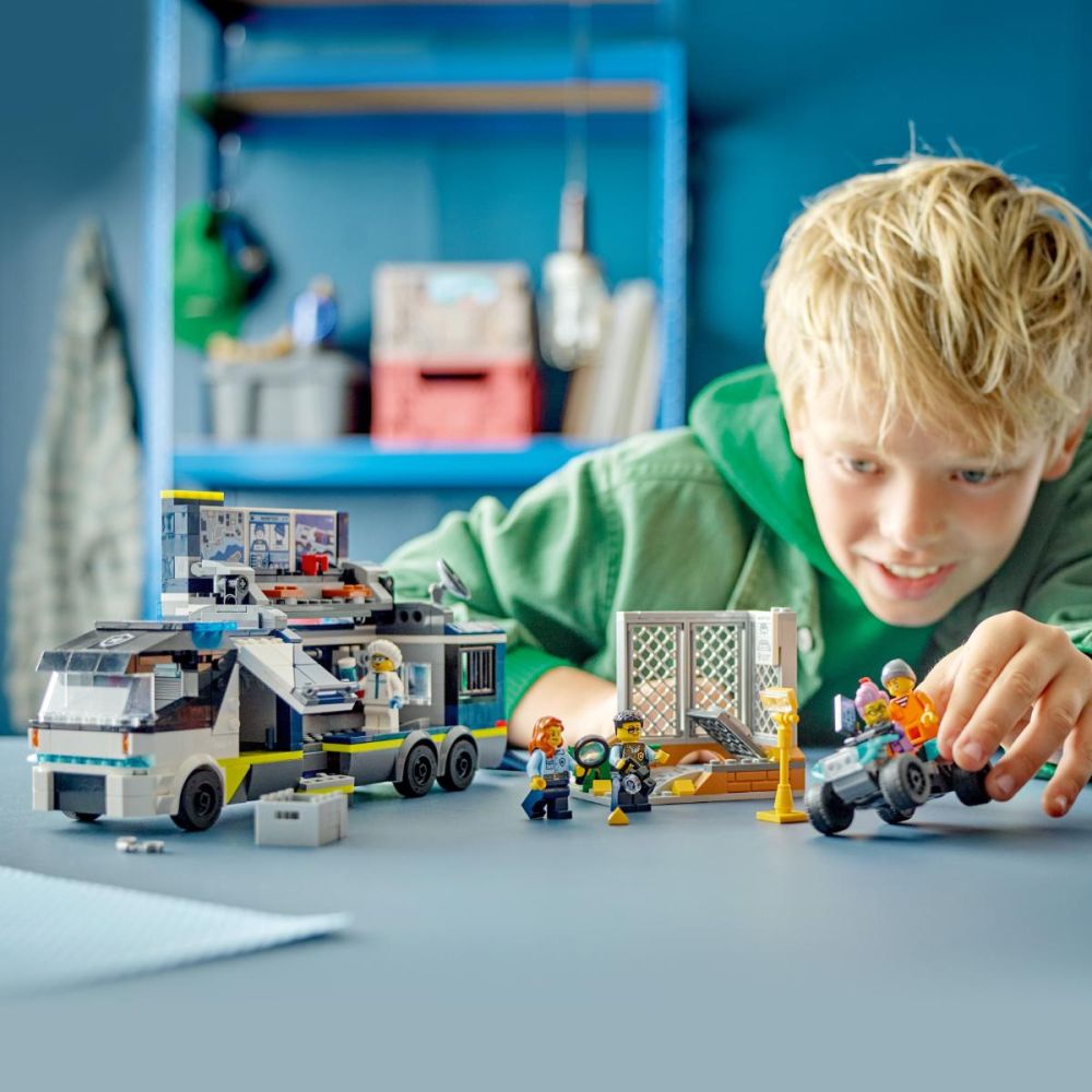 LEGO® City - Камион с мобилна полицейска лаборатория (60418)