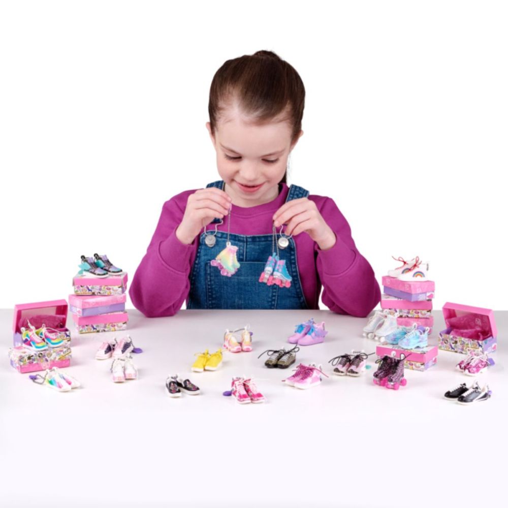 Мини маратонки с 6 изненади, Real Littles, S4